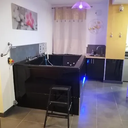 O Temps D'amour Sauna&jacuzzi Apartment *